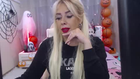 Snapshot of katrinacharm chatting on October 13, 2:08 pm katrinacharm online show from October 13, 2:08 pm