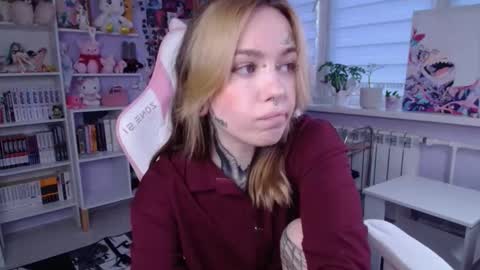 Snapshot of katrinwaifu chatting on October 16, 1:44 pm Katrin online show from October 16, 1:44 pm
