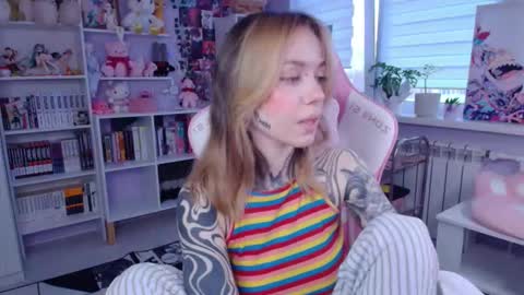 Snapshot of katrinwaifu chatting on October 17, 2:32 pm Katrin online show from October 17, 2:32 pm