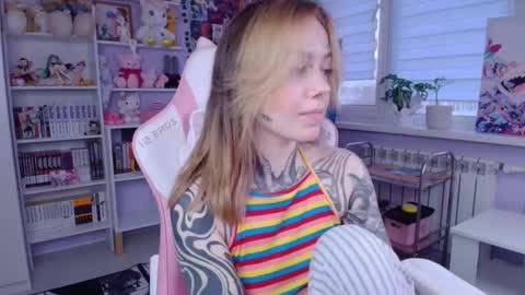 Snapshot of katrinwaifu chatting on October 18, 2:43 pm Katrin online show from October 18, 2:43 pm