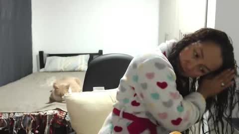  Khawit  online show from November 15, 11:56 am