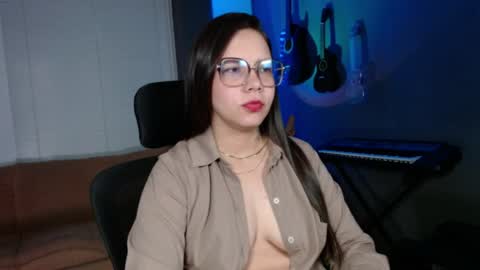 Kay online show from April 19, 6:54 pm