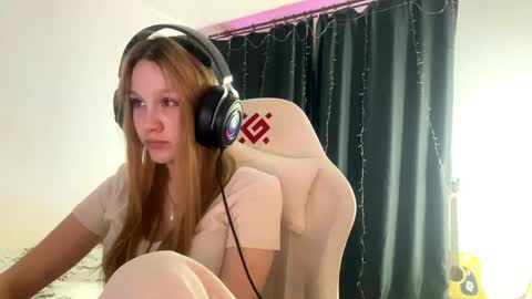 Amia online show from April 16, 8:09 pm