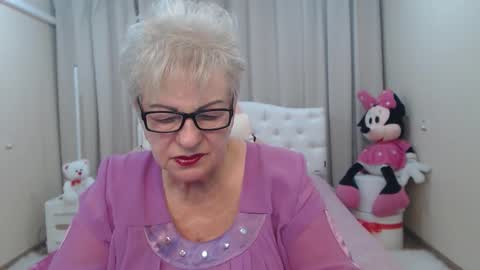 kaylesmoll online show from February 25, 8:12 pm