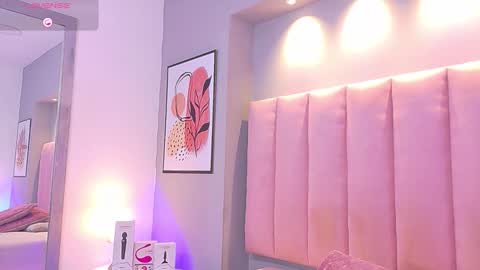 Keily Ross online show from December 22, 8:59 pm