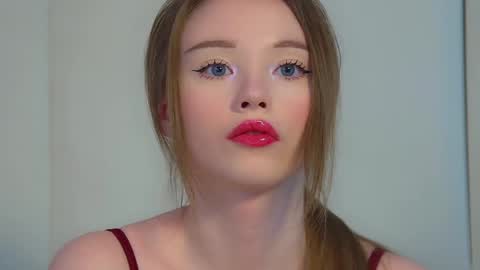Keira online show from May 7, 6:25 pm