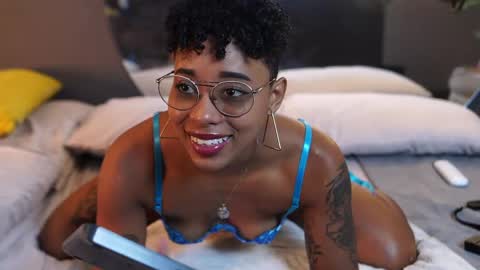 kelly__thomson online show from June 2, 1:02 pm