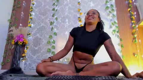 kelly__thomson online show from March 11, 12:02 am