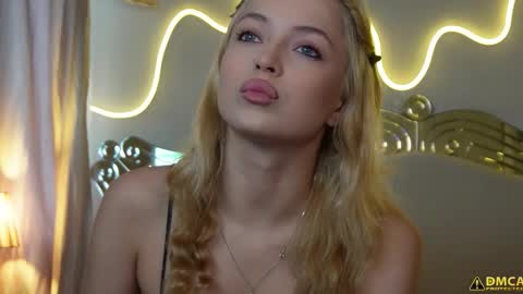 Kelly online show from October 27, 5:18 am