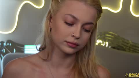 Snapshot of kelly_peachpiee chatting on September 17, 6:06 am Kelly online show from September 17, 6:06 am