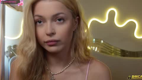 Snapshot of kelly_peachpiee chatting on September 9, 5:18 am Kelly online show from September 9, 5:18 am