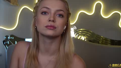 Snapshot of kelly_peachpiee chatting on September 19, 5:11 am Kelly online show from September 19, 5:11 am