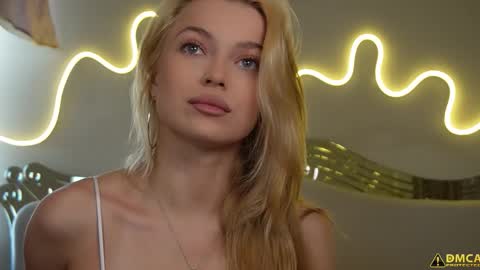 Snapshot of kelly_peachpiee chatting on October 4, 5:49 am Kelly online show from October 4, 5:49 am