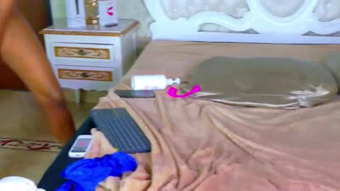 kelly_swift online show from February 20, 6:26 am