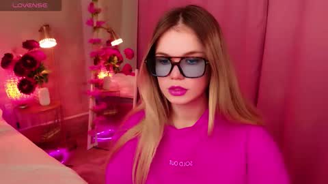 Kelly online show from November 30, 6:26 pm