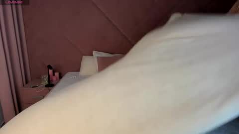 kellyy_bern online show from January 12, 12:39 am