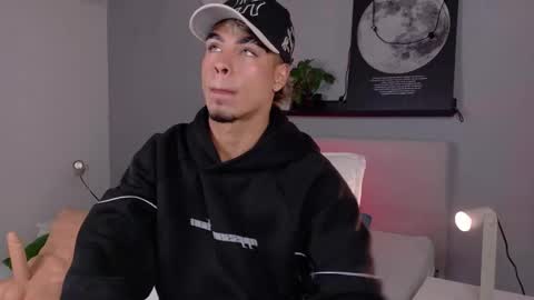   online show from March 25, 11:17 am