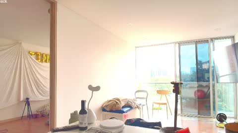 kendall online show from April 15, 3:04 pm