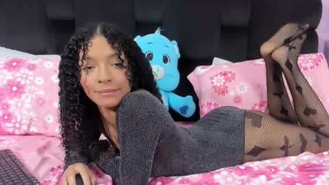 kendallwings online show from November 26, 2:09 am