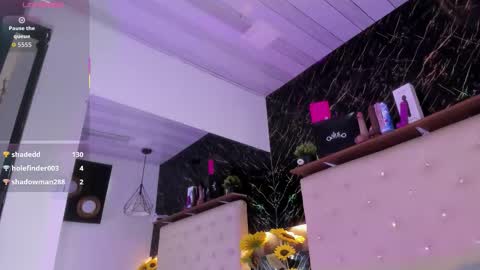 Kendall online show from December 5, 3:54 pm