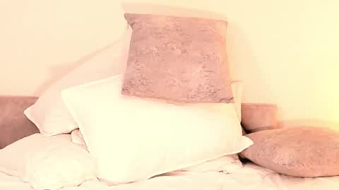 Kendall Anne online show from February 10, 2:09 pm