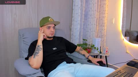 kendel_dimitri online show from September 27, 6:33 am