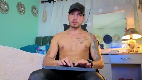 Chriss Morales online show from October 16, 2:22 am