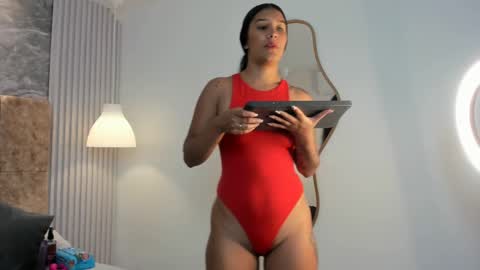 keniathompsonx online show from February 28, 11:03 am