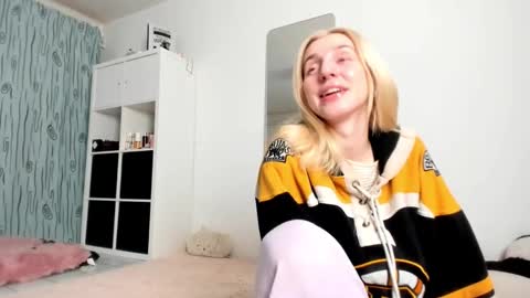 Kenzie online show from December 7, 4:48 am