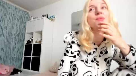 Kenzie online show from October 9, 6:08 am