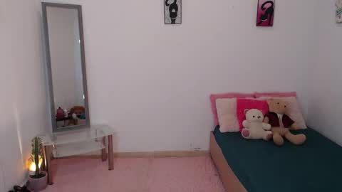 Mia  online show from September 10, 6:31 pm