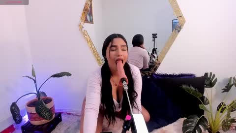 khateandersson online show from April 3, 6:26 pm