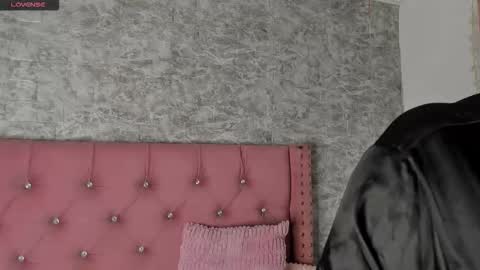 Khelany Isyy  online show from November 6, 2:20 pm