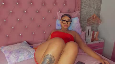 Khelany Isyy  online show from October 28, 2:40 pm