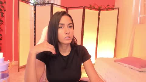 Khloe online show from November 25, 7:34 pm