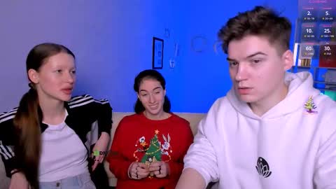 khloebeauty online show from December 2, 8:18 pm