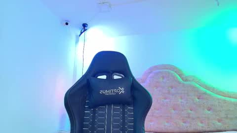 khloejohnson online show from November 28, 4:31 am