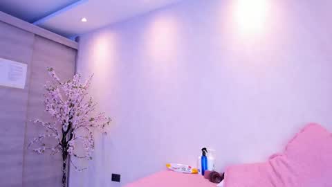 Snapshot of kiana_cream chatting on October 20, 12:32 pm N M online show from October 20, 12:32 pm