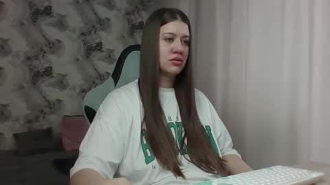 kianna_dior_ online show from March 26, 9:36 am