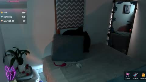 Snapshot of kiara_bermont chatting on October 18, 7:18 pm Kiara Bermont online show from October 18, 7:18 pm