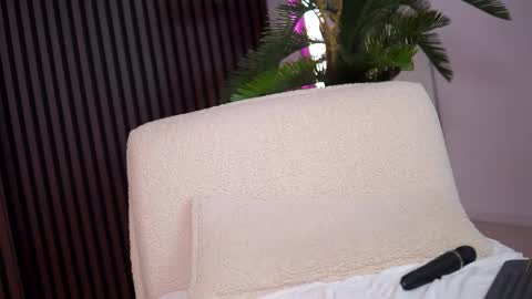Snapshot of kiara_moreno chatting on September 9, 1:33 pm kiara_moreno online show from September 9, 1:33 pm