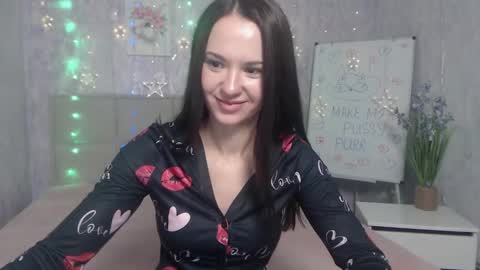 Snapshot of kiaracriegs chatting on October 5, 5:53 pm Kara online show from October 5, 5:53 pm