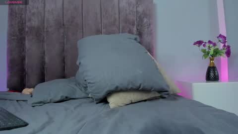 Snapshot of kiarasimons_ chatting on January 11, 8:43 pm Sara Palacios online show from January 11, 8:43 pm