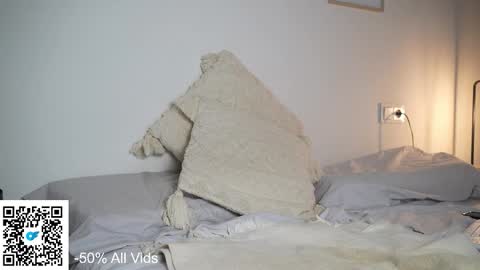 Manu online show from December 2, 4:27 pm