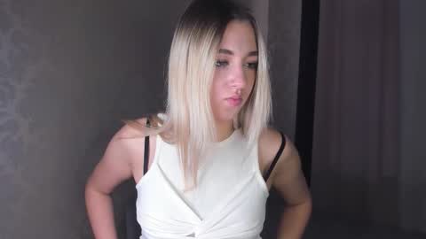 Bella online show from November 20, 11:42 am