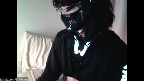 Kiki Trap online show from December 9, 2:02 am