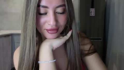 EvaAnna online show from October 8, 9:10 pm