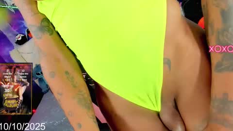 Snapshot of kilye_nellaa chatting on October 10, 10:25 pm kylie anthonella online show from October 10, 10:25 pm