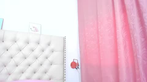 kim_eli online show from February 7, 9:15 pm