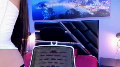 Kimberly Villalobos online show from February 24, 11:35 am